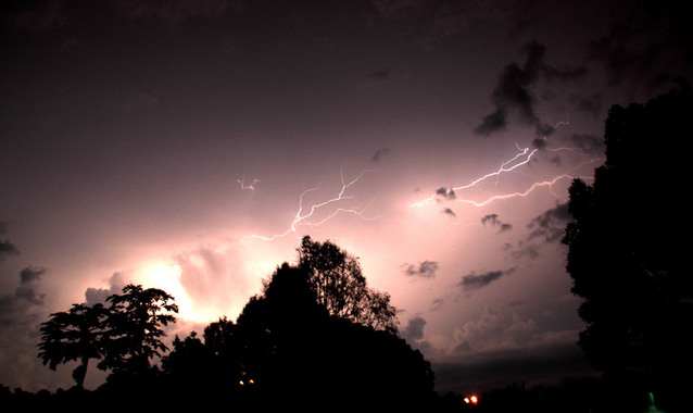 lightning-1186391-638x379