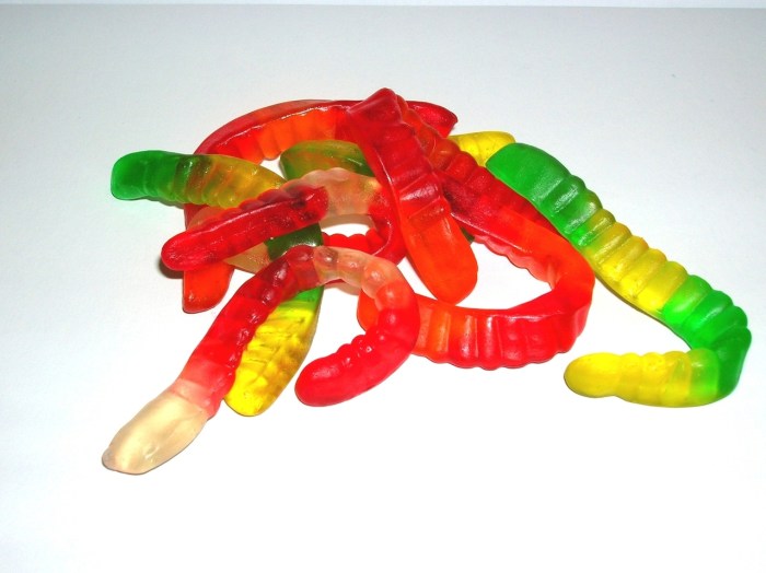 gummy-worms-1538543-1278x956