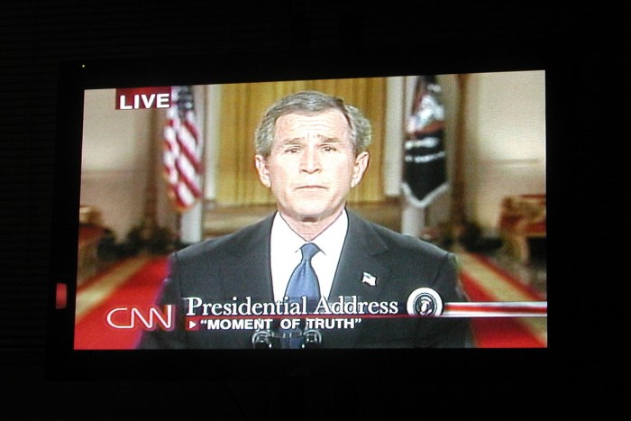 president-bush-on-tv-1454448-1279x853