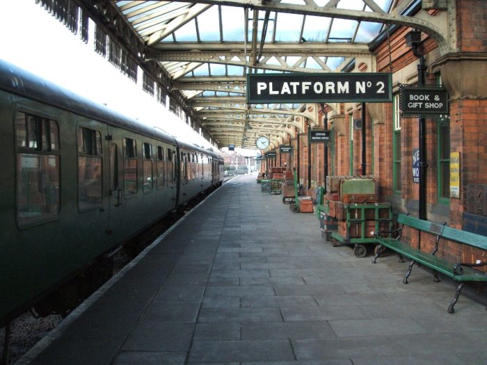 old-train-platform-1450997-1600x1200