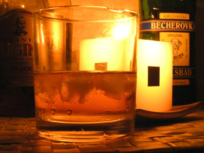 glass-of-whisky-1-1529097-1600x1200