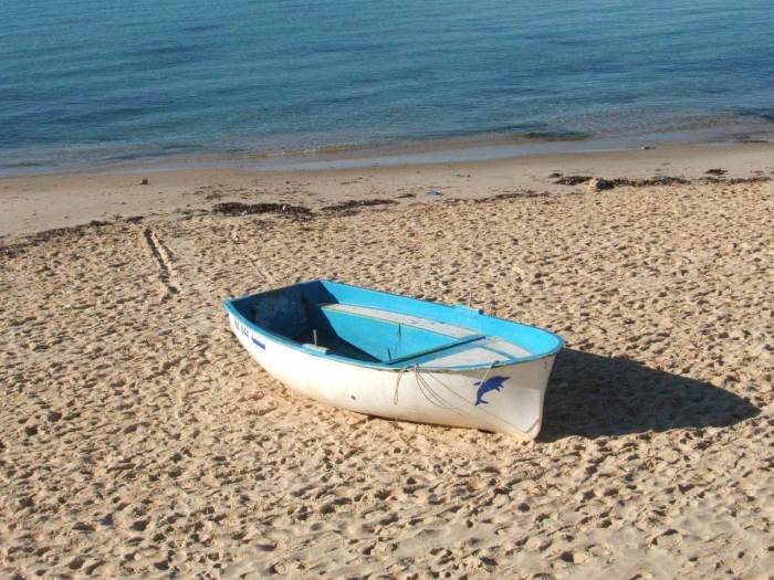 lonely-boat-1396054-1280x960